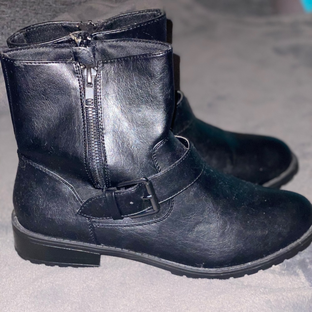 Combat boots